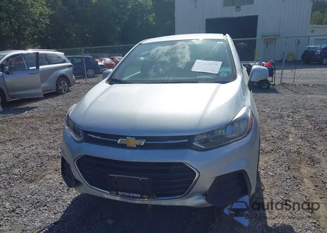 2020 Chevrolet Trax Awd Ls z USA, uszkodzony, nr VIN 3GNCJNSB5LL212798